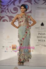 Model walks the ramp for Arjun Anjalee Kapoor for Aamby Valley India Bridal Week on 30th Oct 2010 (54).JPG